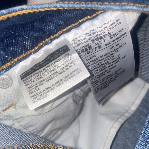 Womans Levi 501 distressed size 29 jean shorts - Picture 6 of 6